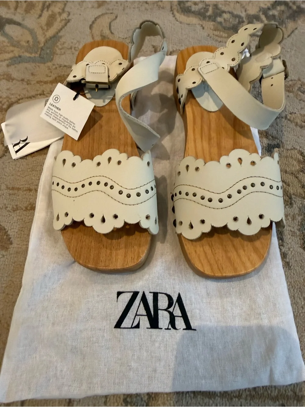 ZARA White Scalloped Leather Strap Sandals with Wood-Look Footbed